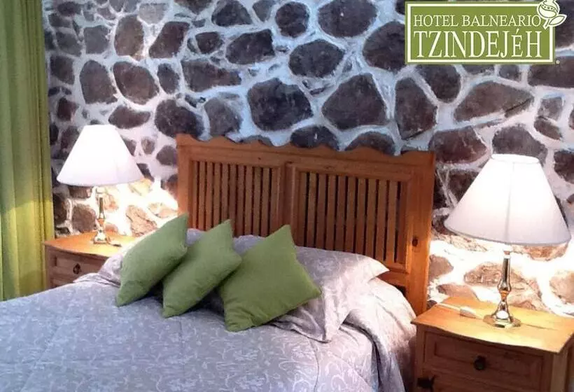 ホテル Balneario Tzindejeh