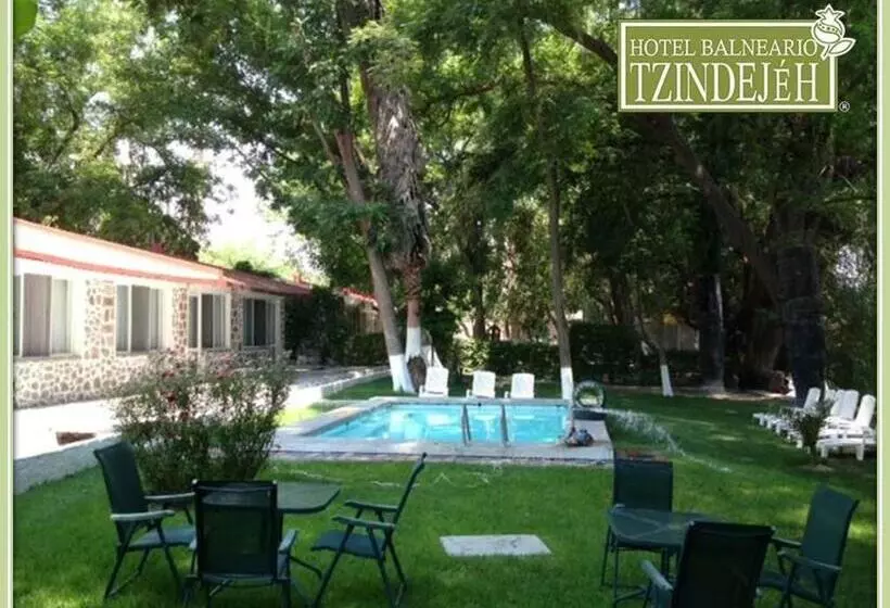 ホテル Balneario Tzindejeh