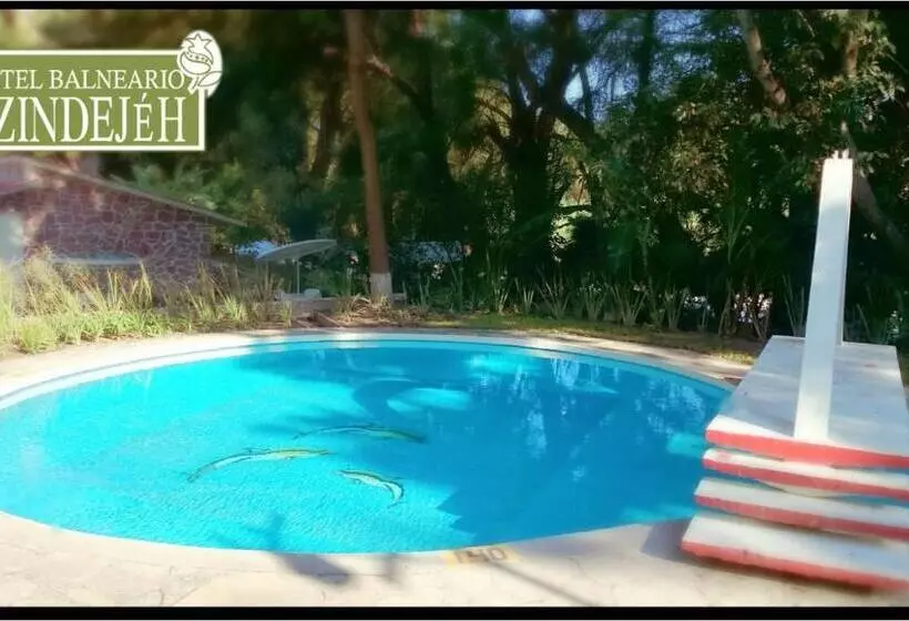 ホテル Balneario Tzindejeh
