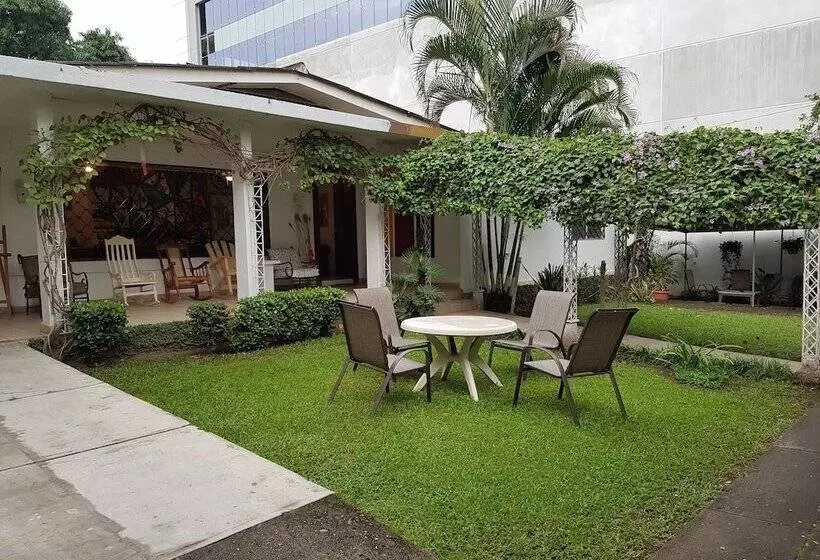 پانسیون Hostal Aqui Me Quedo