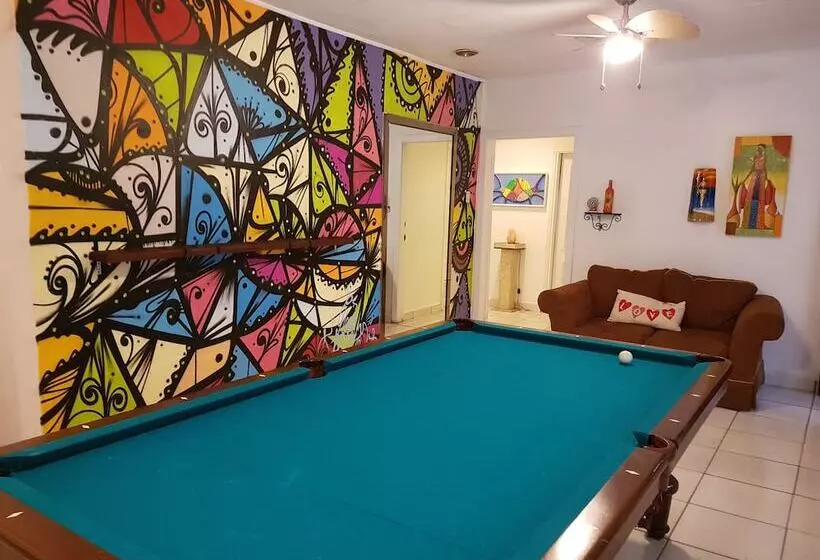 پانسیون Hostal Aqui Me Quedo