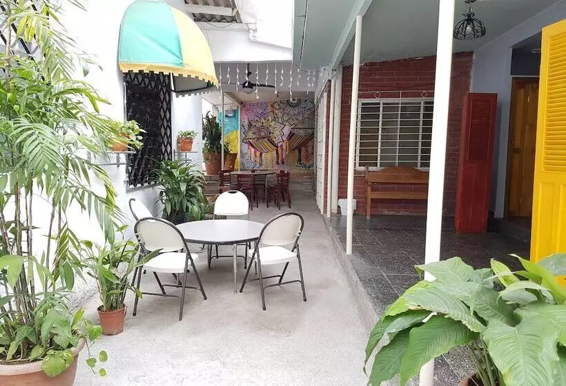 پانسیون Hostal Aqui Me Quedo