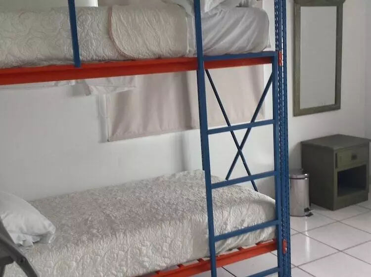 پانسیون Hostal Aqui Me Quedo