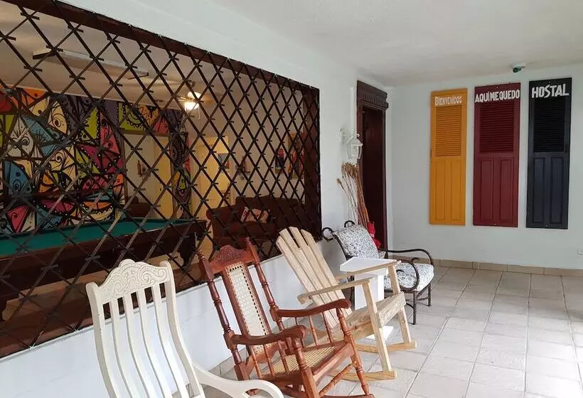 پانسیون Hostal Aqui Me Quedo