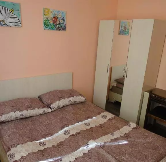 پانسیون Like Home Guesthouse & Tours