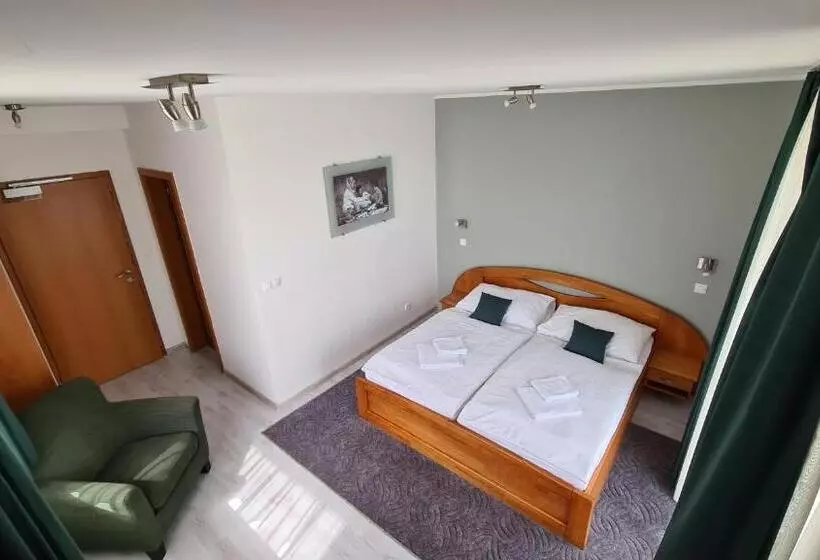 Port Club Pension & Restaurant