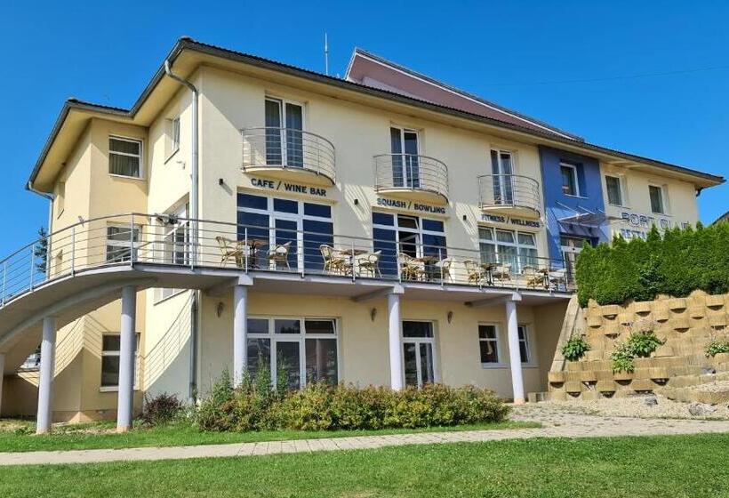 Port Club Pension & Restaurant