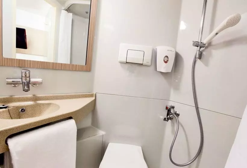 هتل Premiere Classe Angoulême La Couronne