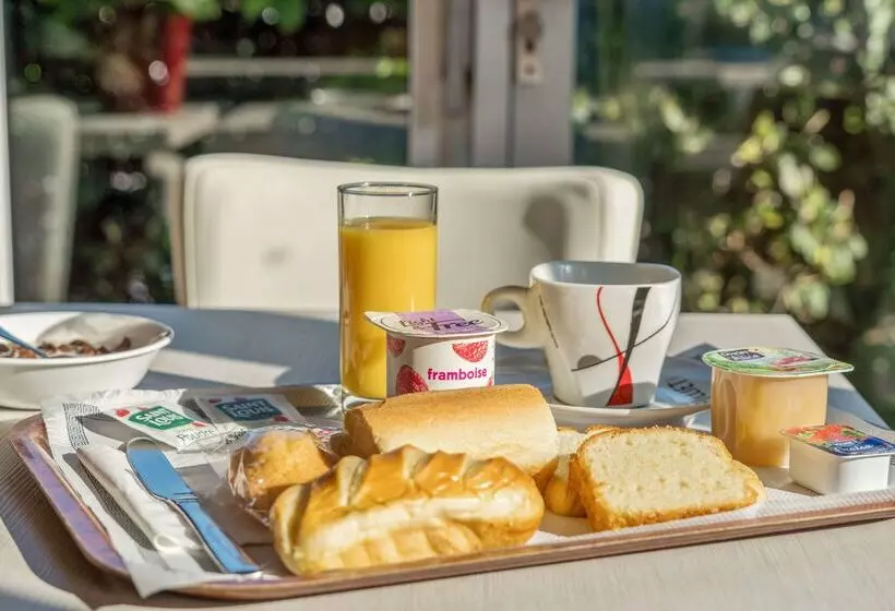 ホテル Premiere Classe Saint Brice Sous Foret