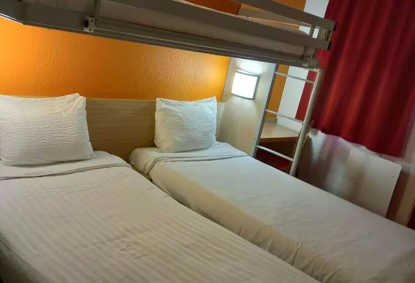 ホテル Premiere Classe Saint Brice Sous Foret