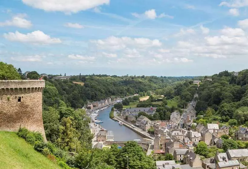 בית מלון כפרי Du Château Dinan Originals Boutique