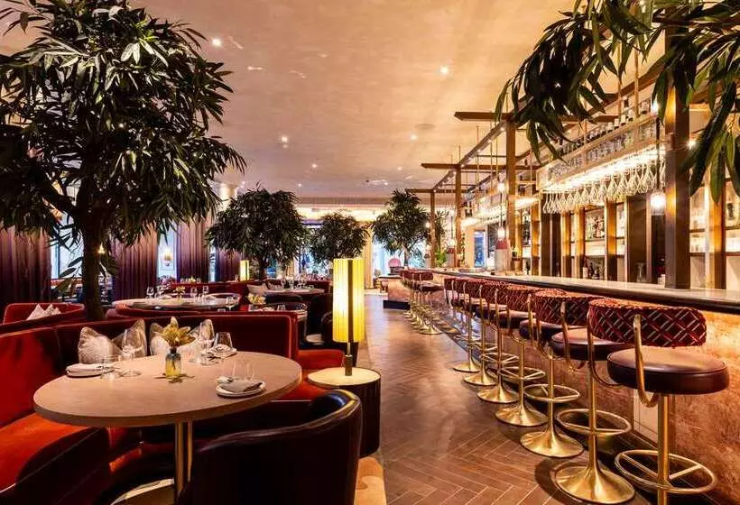 هتل The Trafalgar St. James London, Curio Collection By Hilton