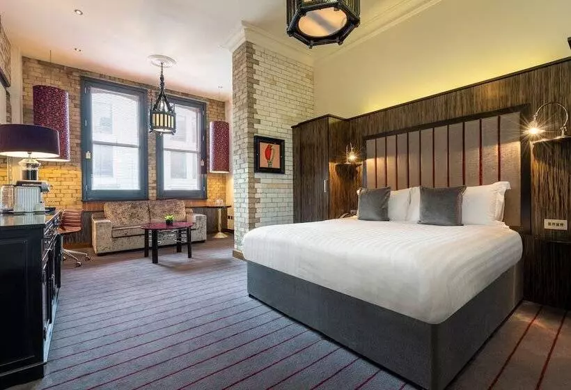 호텔 The Trinity City