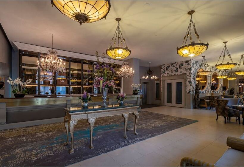 هتل The Trinity City