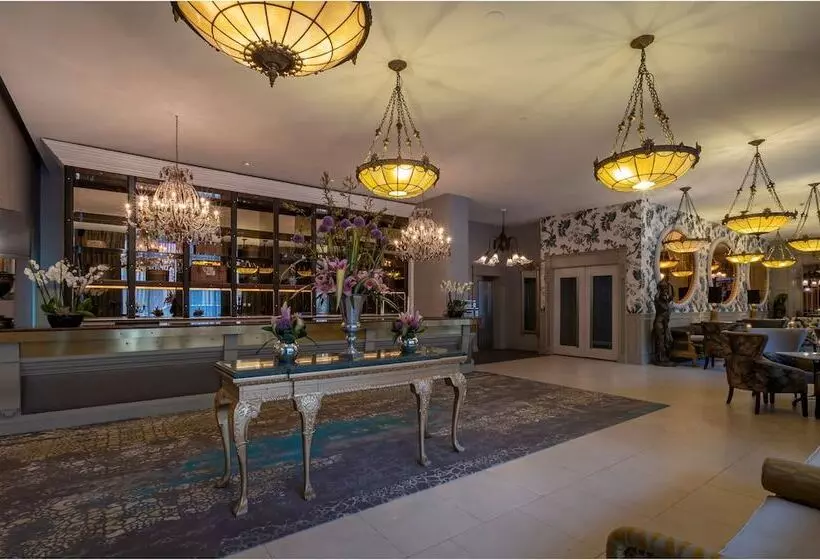 호텔 The Trinity City