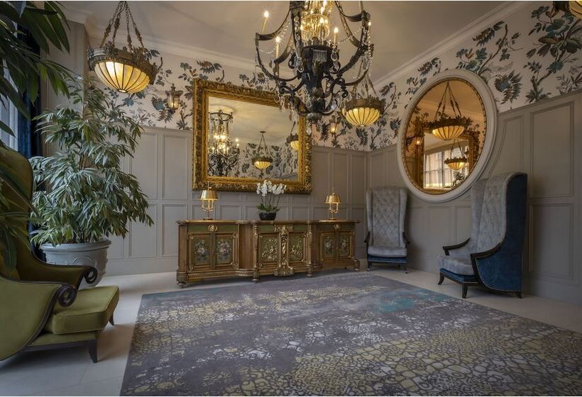 هتل The Trinity City