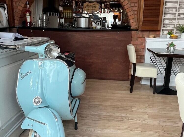 Sorrento Hotel & Restaurant