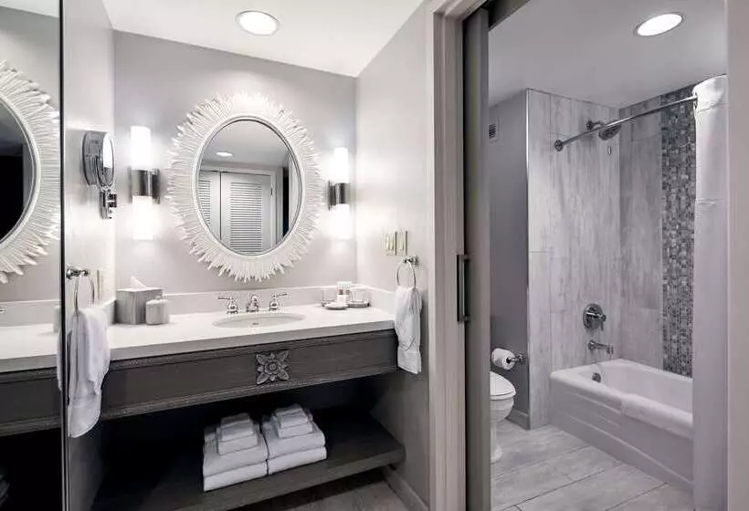 Universal's Loews Royal Pacific Resort