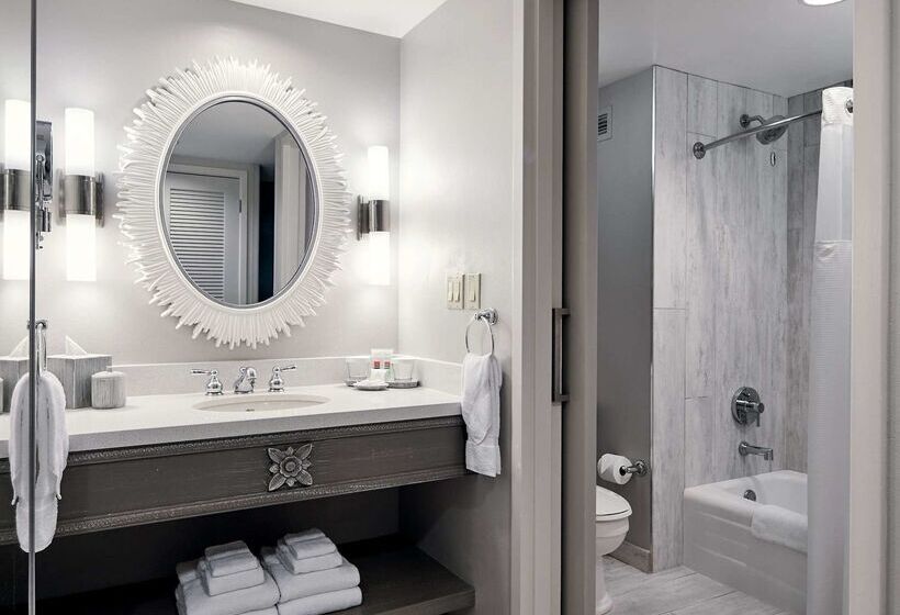 Universal's Loews Royal Pacific Resort