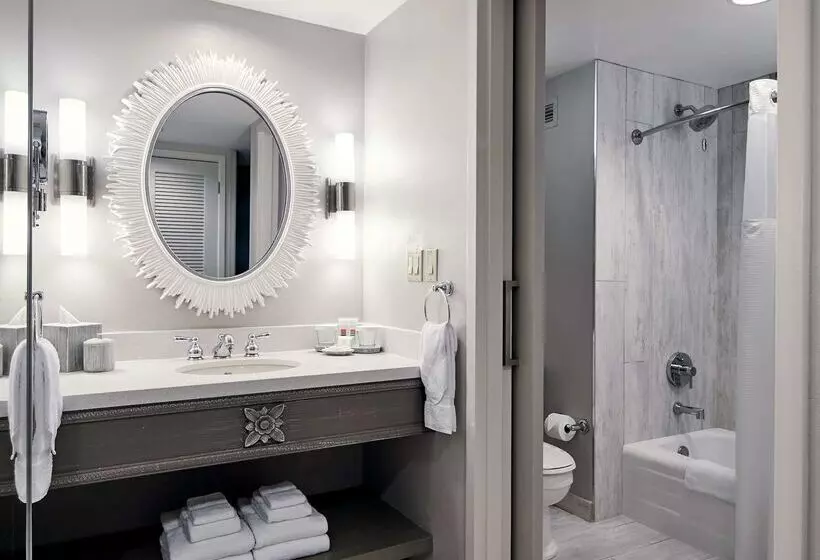 Universal's Loews Royal Pacific Resort