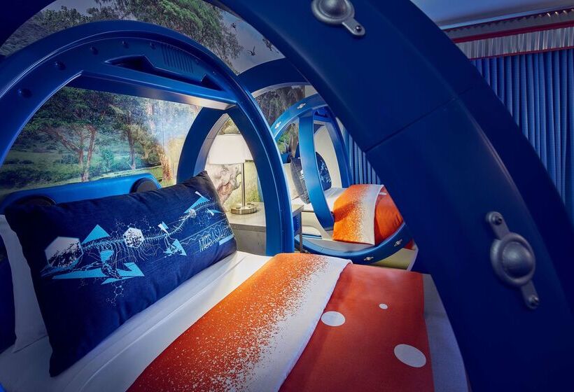 Universal's Loews Royal Pacific Resort