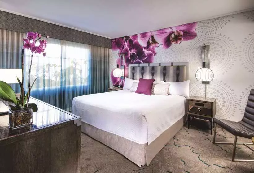 Universal's Loews Royal Pacific Resort