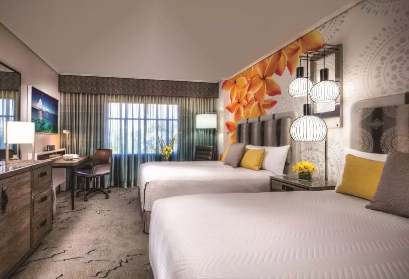 Universal's Loews Royal Pacific Resort