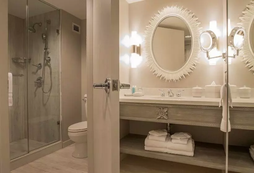 Universal's Loews Royal Pacific Resort