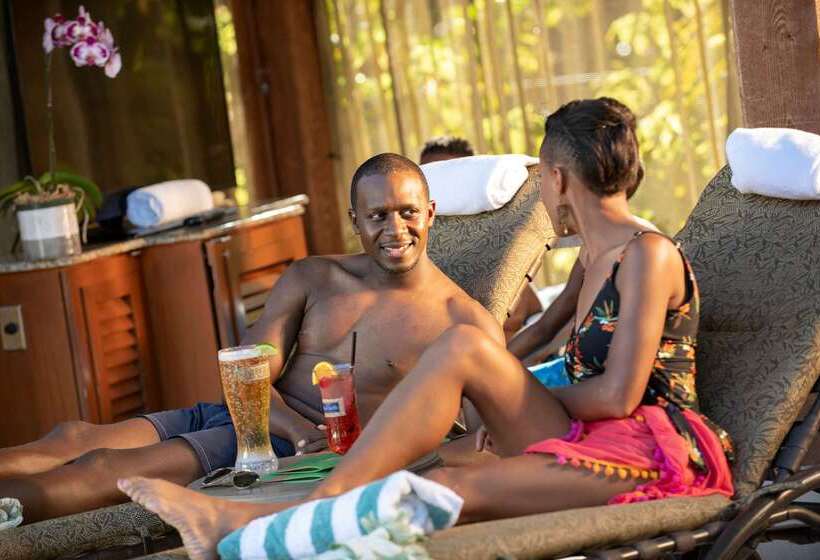 Universal's Loews Royal Pacific Resort