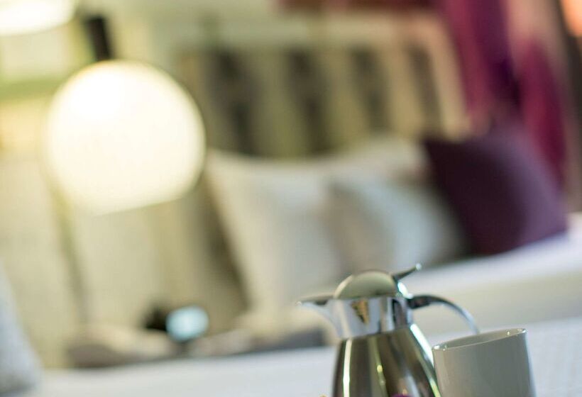 Universal's Loews Royal Pacific Resort