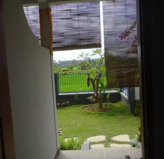 تختخواب و صبحانه Murnis Bungalow
