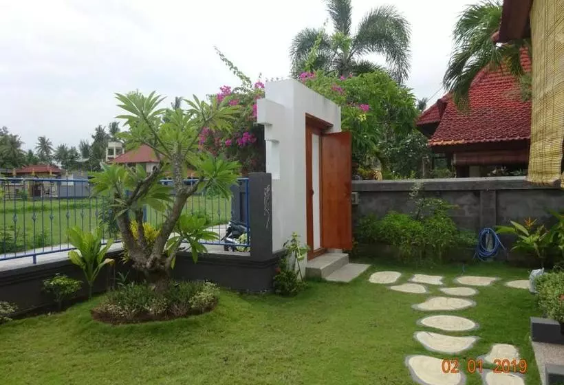 تختخواب و صبحانه Murnis Bungalow