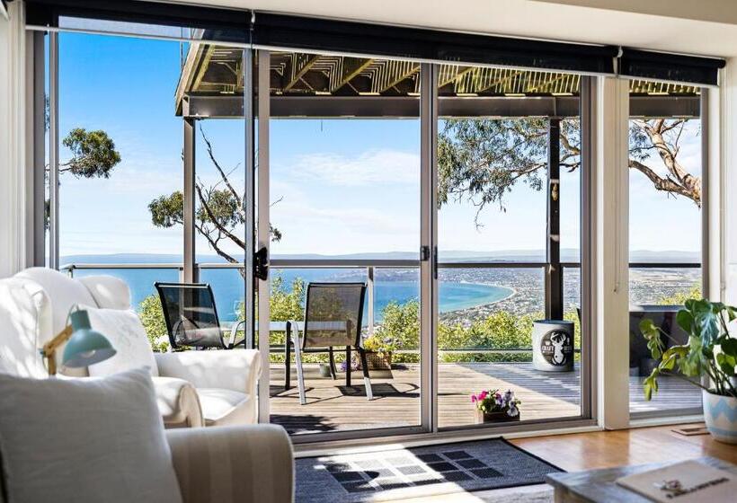 Dream Views At Arthurs Seat B & B