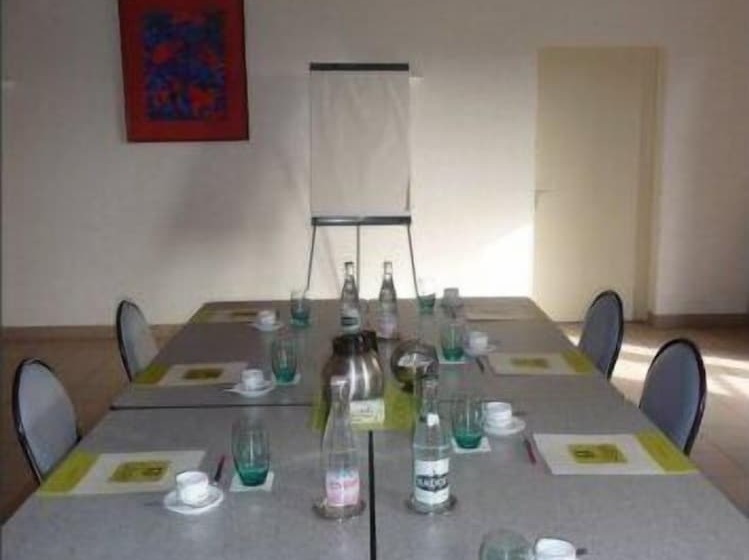 בית מלון כפרי Auberge La Source   Logis Hôtels