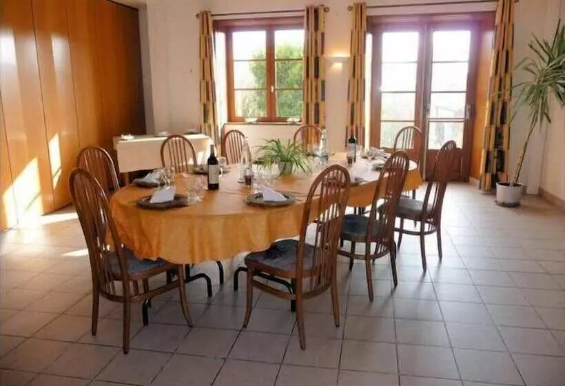 Hotelli Auberge La Source   Logis Hôtels