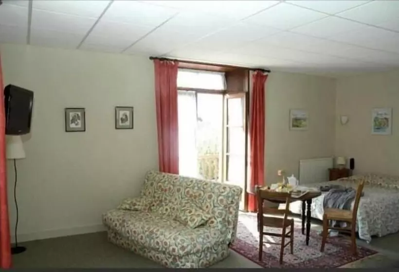 Hotelli Auberge La Source   Logis Hôtels