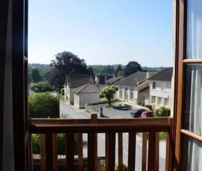 Hotelli Auberge La Source   Logis Hôtels