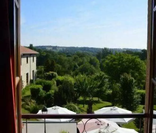 Hotelli Auberge La Source   Logis Hôtels