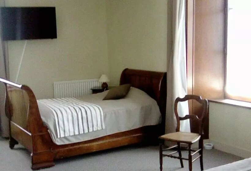 Hotelli Auberge La Source   Logis Hôtels