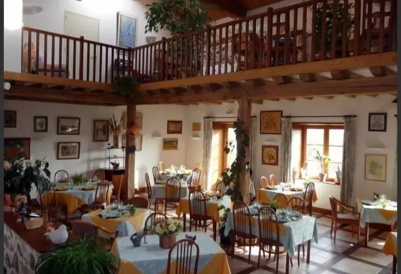 Hotelli Auberge La Source   Logis Hôtels