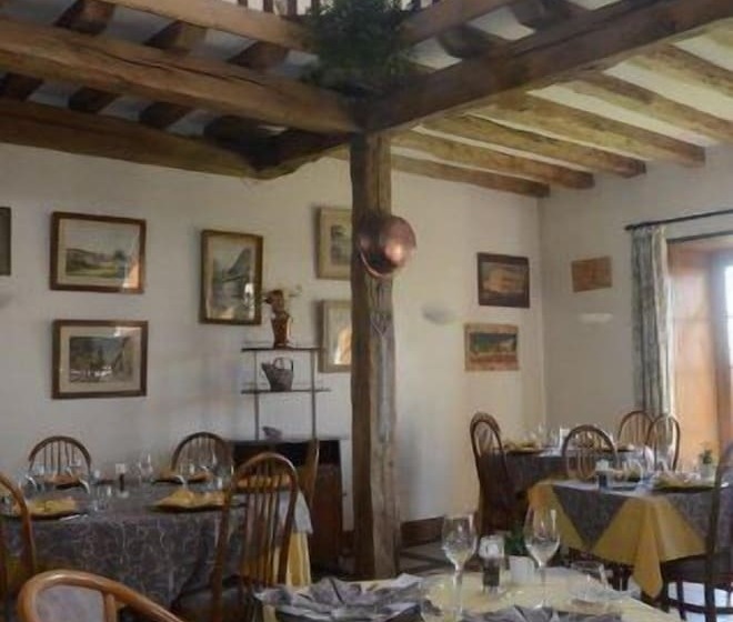 בית מלון כפרי Auberge La Source   Logis Hôtels