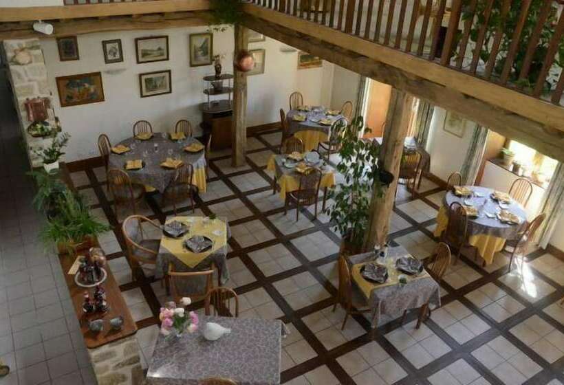 בית מלון כפרי Auberge La Source   Logis Hôtels