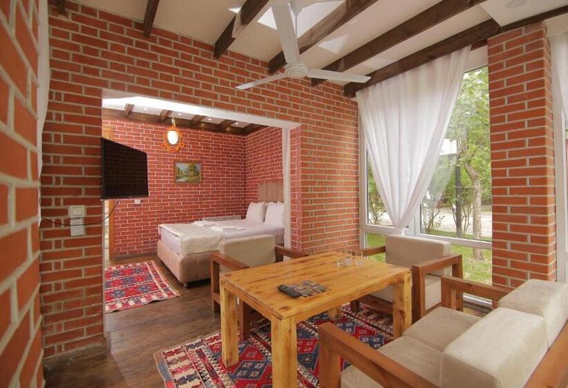 هتل Basharu Resort