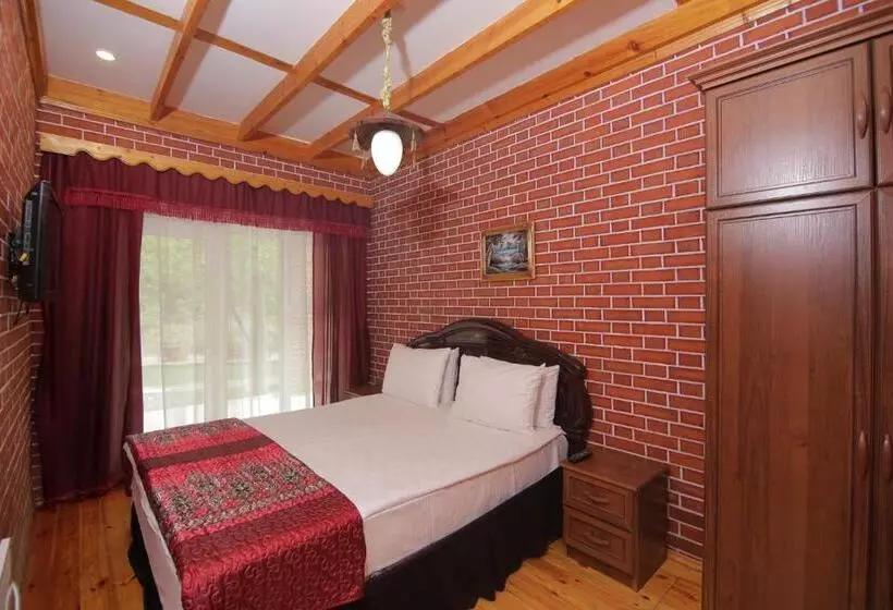 Hotel Basharu Resort