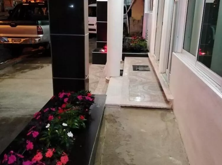 هتل Samana Spring