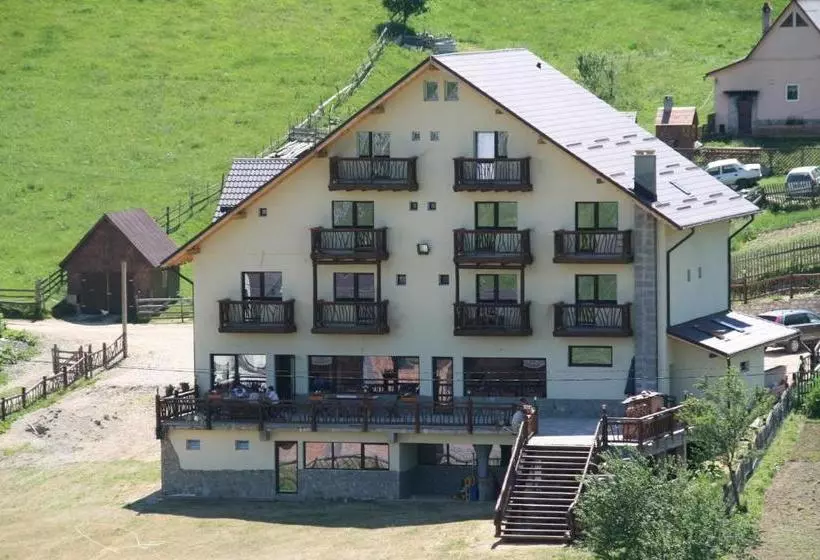 Pensiunea Ursul Carcotas