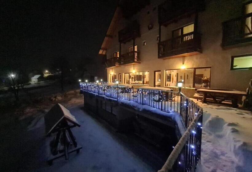 Pensiunea Ursul Carcotas