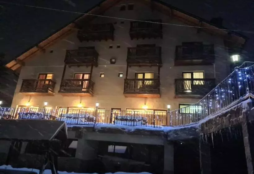 Pensiunea Ursul Carcotas