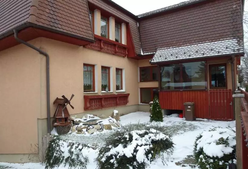 ベッドアンドブレックファースト Edelweiss Panzió