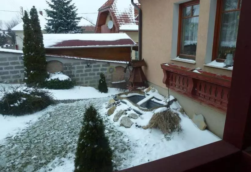 ベッドアンドブレックファースト Edelweiss Panzió